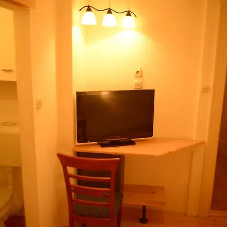 Cecilia Apartment *
