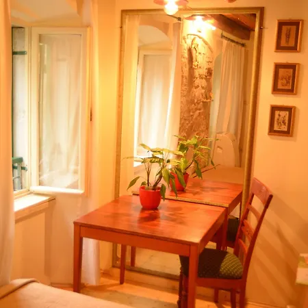 Cecilia Apartment