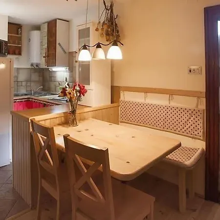 Cecilia Apartment