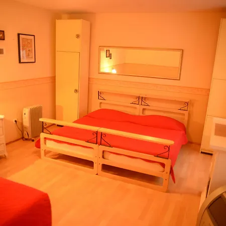 Cecilia Apartment *