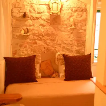 Cecilia Apartment *