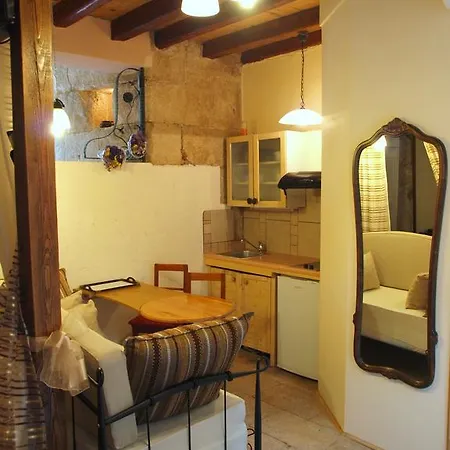 Cecilia Apartment *