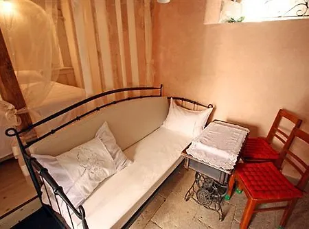 Cecilia Apartment